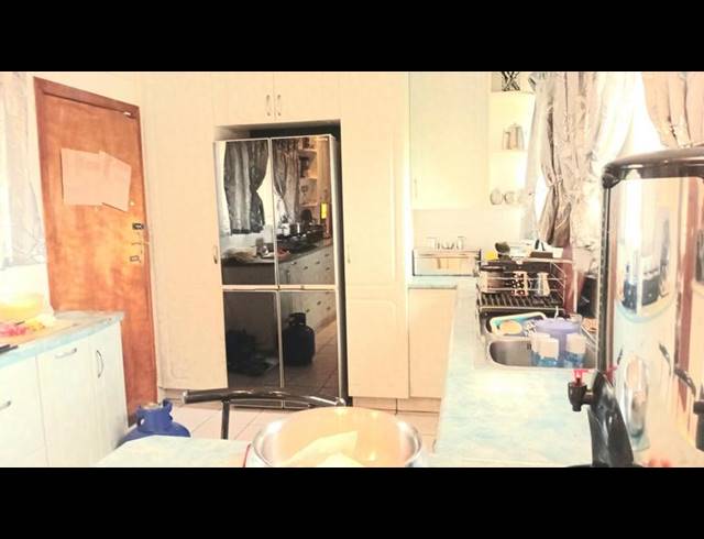4 BEDROOM HOUSE FOR SALE IN LOMBARDY EAST